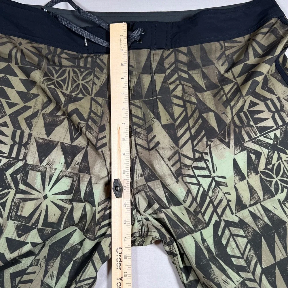 Quiksilver Hawaii Mens SurfSilk Boardshorts Size 40 Green Tribal Swim Trunks